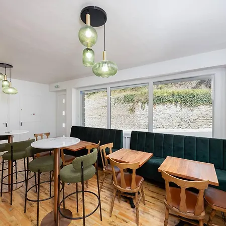 Maison Familiale Rénovée - 15 Pers. Estarvielle
